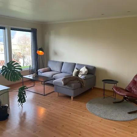 Med Nydelig Utsikt Pa Leknes! *