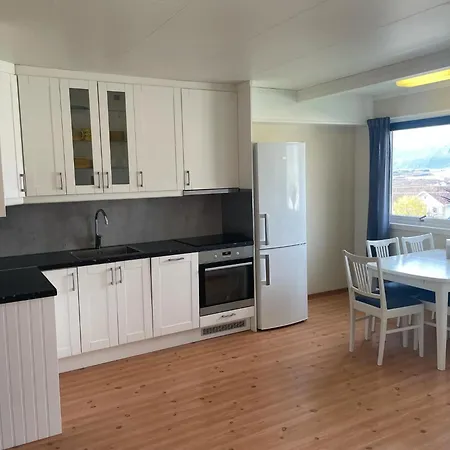 Apartment Med Nydelig Utsikt Pa Leknes! *